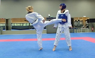 Le friday Sport se met au taekwondo.