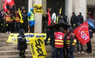 Les salariés de La Poste sont en grève depuis une dizaine de jours.