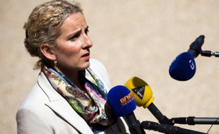 "C'est un mauvais budget", a lâché d'emblée Delphine Batho sur RTL, quelques heures avant le début du débat d'orientation budgétaire au Palais Bourbon.