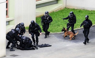 Le forcené de Vitry arrêté par les hommes du Raid, mardi 10 juillet 2012.