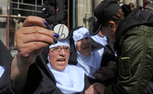 Manifestation de féministes le 6 juillet 2015.