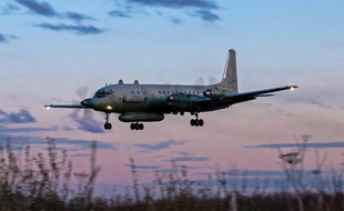 Un avion russe quadrimoteur à hélices, similaire à celui qui a été abattu ce mardi.