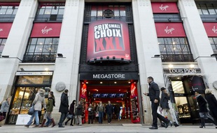 Vue de la facade du Virgin Megastore des Champs-Elysées (Paris), le jour de l'annonce du dépot de bilan auprès du tribunal de commerce de Paris par la direction, le 8 décembre 2013.
