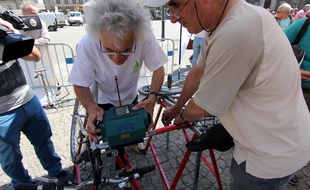 Opération de marquage des vélos sur la place de la Mairie à Rennes mercredi 17 juin 2015.