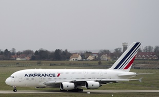 Un A380 de la compagnie Air France au décollage à Roissy Charles-de-Gaulle, le 29 novembre 2015