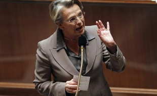 En héritant du Quai d'Orsay dimanche, Michèle Alliot-Marie a complété un grand chelem inédit des ministères régaliens, profitant de son statut de chiraquienne au professionnalisme loué.