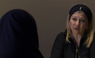 Doumia Bouzar, créatrice du Centre de Protection contre les Dérives liées à l'Islam, aide les famille à soustraire les jeunes endoctrinés à l'emprise des djihadistes.