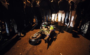La moto de l'accident à Villiers-le-Bel (Val d'Oise), le 25 novembre 2007.