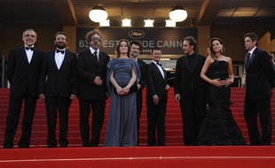 Alberto Barbera, Shekhar Kapur, Tim Burton, Giovanna Mezzogiorno, Victor Erice, Emmanuel Carrere, Alexandre Desplat, Kate Beckinsale et Benicio Del Toro arrivent à la cérémonie de clôture du Festival de Cannes, le 23 mai 2010.