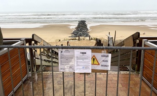 Le maire de Lacanau en Gironde a dû prendre ce lundi 11 novembre un arrêté interdisant l'accès à la plage, depuis que des ballots de cocaïne s'échouent sur la côte Atlantique ces derniers jours.