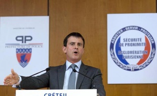 Le ministre de l'Intérieur Manuel Valls a annoncé jeudi le déblocage de 111 millions d'euros pour la police et la gendarmerie, après que plusieurs voix se sont élevées pour dénoncer les difficultés budgétaires touchant les deux forces.