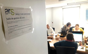 Dans les locaux de l'ARS Bretagne, les réunions de crise s'enchaînent pour coordonner les actions pour lutter contre l'épidémie de coronavirus.