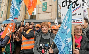 Lille, le 16 janvier 2014. Manifestation des salariés de Groupama pour des augmentations de salaires.
