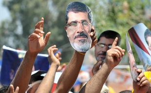 Des partisans de l'ancien président égyptient Mohamed Morsi, destitué par l'armée, le 26 juillet 2013 au Caire, en Egypte.