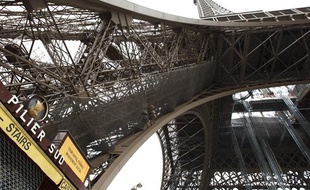 La Tour Eiffel reste fermée suite à un mouvement social, le 26 juin 2013.