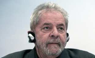 L'ancien président brésilien Luiz Inacio Lula da Silva à Sao Paulo lors d'une conférence de presse, le 22 juin 2015