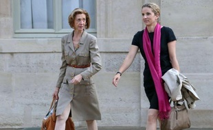 Cécile Duflot, ministre du Logement a affirmé dimanche que Nicole Bricq lui avait assuré avoir eu une "promotion" en partant de l'Ecologie au Commerce extérieur et a assuré que le Premier ministre ne "faisait pas le lien" entre ce changement de poste et la question du forage en Guyane.