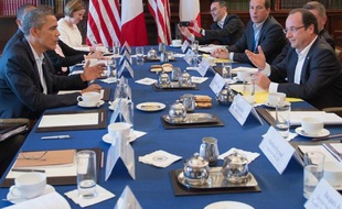 Les présidents français et américain François Hollande et Barack Obama qui se sont entretenus au téléphone vendredi "partagent la même certitude sur la nature chimique de l'attaque (du 21 août à Damas) et la responsabilité indubitable du régime" de Bachar al-Assad, a-t-on déclaré dans l'entourage du chef de l'Etat français.