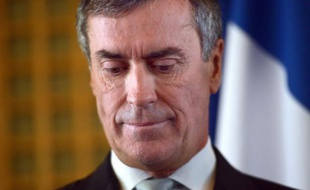L'ancien ministre français du Budget Jérôme Cahuzac, a "menti" à une banque suisse, la banque Julius Baer, en fournissant un "certificat fiscal falsifié", écrit samedi le quotidien zurichois Tages Anzeiger, citant ses propres sources.