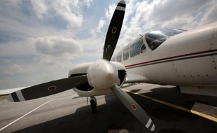 Les quatre personnes qui se trouvaient à bord d'un avion sanitaire (PIPER 400) qui s'est abîmé samedi en mer à 02h39 heure locale peu après le décollage de l'île franco-néerlandaise de Saint-Martin, dans les Caraïbes, sont mortes, a annoncé le ministère de la Santé.