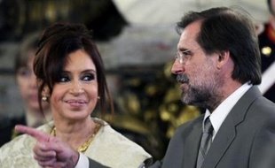 Le gouvernement argentin, en rejetant cette semaine tout compromis avec les agriculteurs en colère, a une nouvelle fois prouvé qu'il n'était pas prêt à renoncer à son "modèle" économique de contrôle des prix, pourtant de plus en plus critiqué.