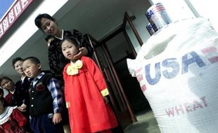 Les Etats-Unis sont parvenus à un accord avec la Corée du Nord pour reprendre en juin leur aide alimentaire au régime de Pyongyang, pour un volume total de 500.000 tonnes sur un an, a annoncé vendredi le département d'Etat dans un communiqué.