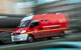 Plus d'une centaine de pompiers luttaient mardi à la mi-journée contre un incendie sur le site d'une installation classée Seveso