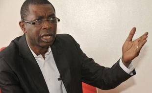 La star internationale de la chanson Youssou Ndour, candidat à la présidentielle de février au Sénégal, a demandé aux dirigeants du monde de dire "clairement" au président Abdoulaye Wade, qui se représente à ce scrutin, de partir, dans un entretien accordé à l'AFP.