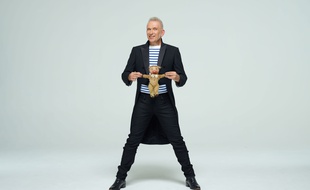 Jean Paul Gaultier a pris la pose avec son ourson, baptisé «Nana».