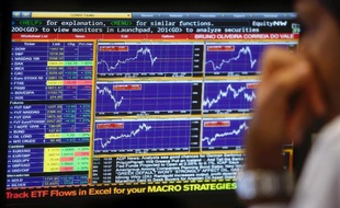 Le gouvernement portugais a fixé à 5,52 euros le prix par action pour l'introduction en Bourse de la poste (CTT), ce qui valorise l'ensemble du groupe 828 millions d'euros, ont annoncé mardi les autorités boursières.
