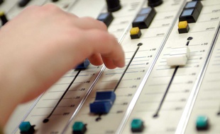 Dans une radio (illustration)