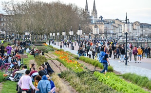 Les quais de Garonne, à Bordeaux, au premier jour du confinement en mars 2020.