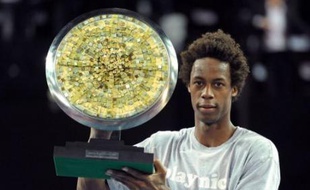 Gaël Monfils n'a pas craqué face au Croate Ivan Ljubicic, battu 6-2, 5-7, 6-1, pour s'adjuger son premier titre de la saison, dimanche à l'Open Sud de France à Montpellier, une performance qui vient récompenser le bel automne du Parisien.