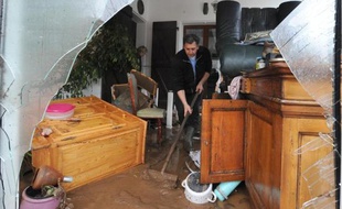 Alors que la situation revenait progressivement à la normale mardi dans les zones inondées durant le weekend dans le Var, le préfet Laurent Cayrel a annoncé dans la soirée la création de syndicats de gestion des cours d'eau avant la fin 2014 sur l'ensemble du département.