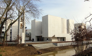 L'extérieur de la nouvelle église Anastasis, à Saint-Jacques-de-la-Lande, près de Rennes.