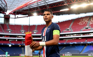 Thiago Silva, en fin de contrat avec le PSG, devrait poursuivre sa carrière à Chelsea.