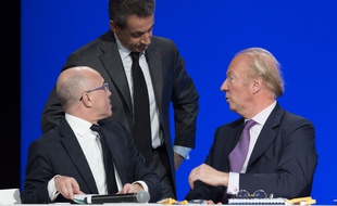 Eric Ciotti, Nicolas Sarkozy et Brice Hortefeux, le 13 février 2016 à Paris lors du Conseil national du parti Les Républicains.
