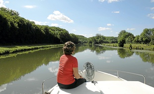 Le canal du Nivernais fut construit pour faciliter le transport du bois du chauffage à Paris.