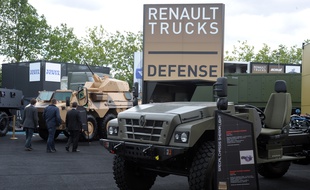 Des véhicules blindés légers construits par Renault Trucks défense.