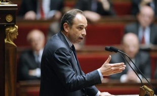La majorité UMP à l'Assemblée nationale a étouffé jeudi la fronde d'une partie de ses membres en refusant de toucher au bouclier fiscal à l'occasion de l'examen du collectif budgétaire, en pleine journée de grève et de manifestations face à la crise.