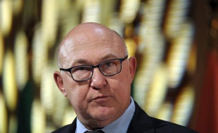 Le ministre français de l'Economie Michel Sapin à Paris le 6 février 2015