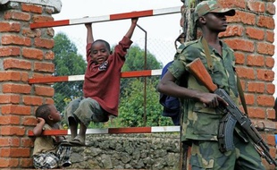 Une ONG congolaise a lancé la première campagne d'envergure contre l'enrôlement de plusieurs centaines d'enfants, dont beaucoup de filles, par des groupes armés sévissant dans le "triangle de la mort" dans le sud-est de la RDCongo.
