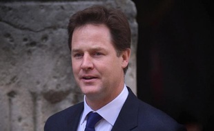Le vice-Premier ministre britannique Nick Clegg a proposé mercredi de taxer davantage les riches par souci de justice, dans une tentative de se démarquer de ses alliés conservateurs alors qu'un remaniement gouvernemental se profile.