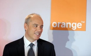 Le PDG de France Télécom, Stéphane Richard, s'est dit favorable à la limitation des rémunérations des patrons d'entreprises publiques, mais a mis en garde contre celle des autres cadres dirigeants qui nuirait à la compétitivité des grands groupes français.