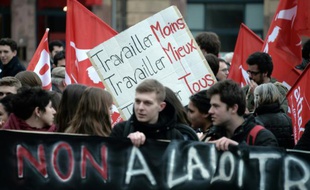 Des étudiants manifestent contre le projet de loi travail à Strasbourg le 24 mars 2016
