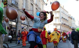 Le défilé de Mardi Gras dans les rues de Rennes le 17 février 2015.