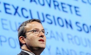 Le Haut commissaire aux Solidarités actives, Martin Hirsch, a déclaré mardi sur RMC/BFM-TV qu'il allait présenter au gouvernement "15 propositions pour lutter contre la pauvreté".