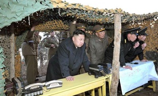La Corée du Nord, qui a installé un deuxième missile de moyenne portée sur sa côte est, alimentant les craintes d'un tir imminent, a averti qu'elle ne pouvait garantir la sécurité des missions diplomatiques à Pyongyang à compter du 10 avril en cas de conflit, tout en interdisant toujours samedi aux Sud-Coréens l'accès au site industriel intercoréen de Kaesong.