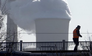 La production industrielle a fortement augmenté en Chine en novembre, signalant, après sept trimestres de ralentissement, un rebond de la croissance qui arrive à point nommé pour les nouveaux dirigeants du pays, installés au pouvoir le mois dernier.