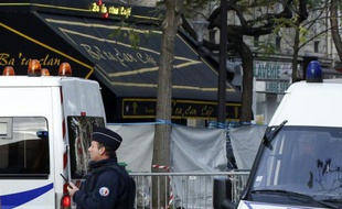Policiers devant le Bataclan le 14 novembre 2015 à Paris